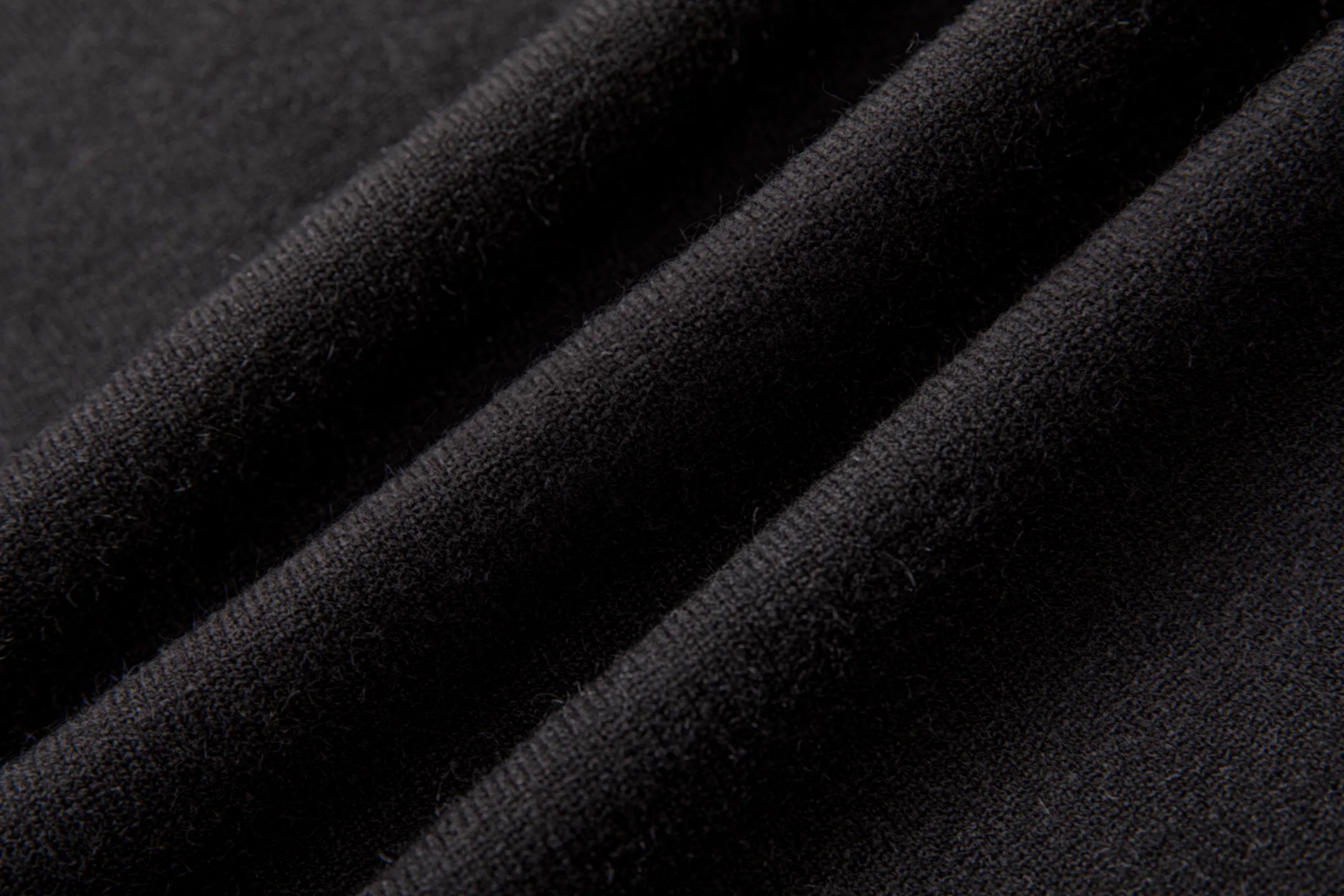 Style No. W 1 LP Henley collar Classic knitted long sleeves. For fabric composition, see picture 9 for details. Size: S M L XL Color: Rice White Black